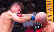 Разгром решил судьбу главного боя UFC 325 за титул чемпиона. Видео