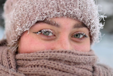 Косметолог рассказала о главных ошибках в уходе за кожей и волосами в морозы