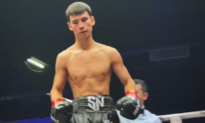 21-летний казахстанский боксёр нокаутировал соперника с 27-ю победами. Видео