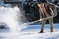 Сколько калорий можно сжечь при уборке снега