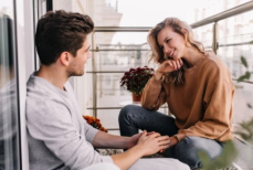 Не так, как в кино — психотерапевт назвала главные промахи во время поцелуя