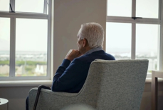 Почему с возрастом друзей становится меньше — и почему это нормально