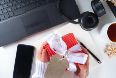 Психолог объяснила, как правильно реагировать на плохие подарки