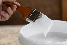 Названы угнетающие нервную систему человека лаки, краски и грунтовки