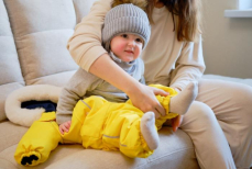 Педиатр раскрыл, как правильно одевать ребенка на прогулку в мороз