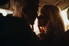 Кому грозит кариес из-за поцелуев