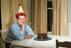 Психологи объяснили, почему умные и счастливые люди перестают отмечать дни рождения