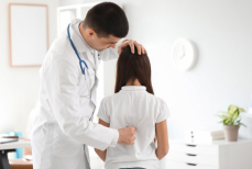 Какие причины возникновения сколиоза у детей