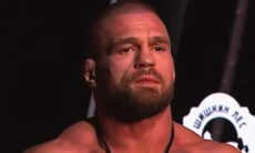 Артем Резников прошел взвешивание и дуэль взглядов перед боем в России