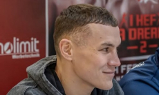 «Молодой Головкин» из Казахстана провёл дуэль взглядов перед боем за титул чемпиона мира