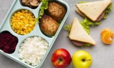 Как использование смартфона за едой ведет к перееданию