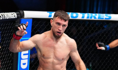 Казахстанский боец получил бонус за нокаут в UFC и вошел в историю