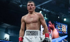 Нокаутом закончился бой казахстанского боксера за титул чемпиона мира