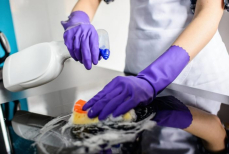 Врач назвал средства для уборки, которые разрушают лёгкие