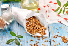 Кулинарный лайфхак — гречка превращается в попкорн