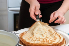 Сколько блинов можно съесть в Масленицу людям с болезнями ЖКТ