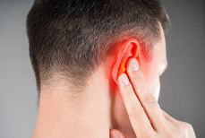 К каким проблемам приводят серные пробки в ушах