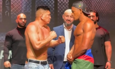 Куат Хамитов прошел взвешивание и дуэль взглядов перед боем с бразильцем. Видео