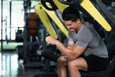 Названы разрушительные для суставов привычки