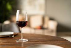 Почему болит голова после употребления красного вина