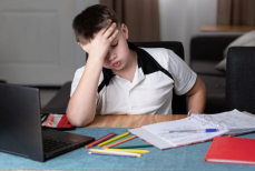 Ребёнок не ленится — врачи объяснили настоящую причину проблем с чтением