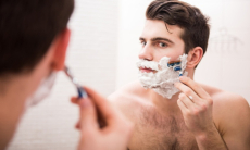Бритье помогает мужчинам выглядеть моложе