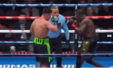 Тяжелый нокаут решил судьбу боя звезды бокса из Узбекистана. Видео