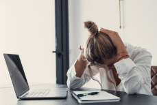 Психолог объяснила, почему боль в шее может быть сигналом эмоций