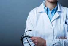 Почему врачи по всему миру носят белую форму