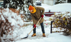Как убрать снег и не навредить здоровью