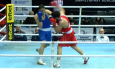 Казахстанский боксёр пережил нокдаун и добился победы на малом ЧМ-2026