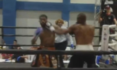 Глухим нокаутом с первого удара завершился бой непобежденного боксера. Видео
