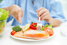 Нутрициолог рассказала, какие продукты помогают замедлить старение