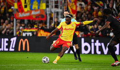 Пушечный гол знаменитого француза вывел «Ланс» на первое место. Видео