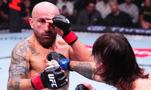 Видео полного боя Алекс Волкановски — Диего Лопес за титул на UFC 325