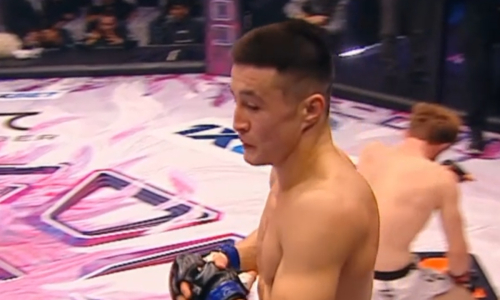 Казахстанский боец нокаутировал узбекистанца в первом раунде. Видео