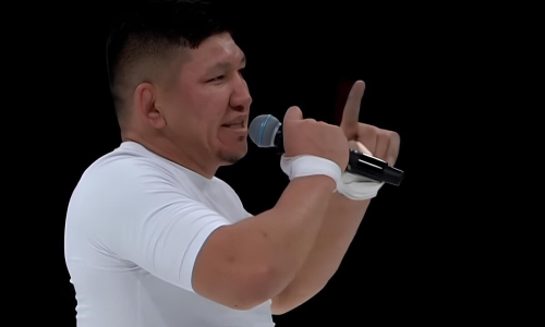 «Хабиба тоже не было два года». Куат Хамитов заподозрил «заговор» против Шавката Рахмонова