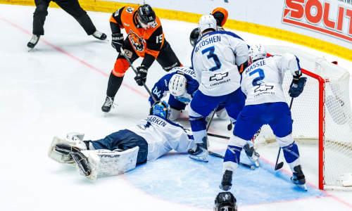 «Результаты команды удручающие». Сергей Шавернев подвел итоги выездной серии «Барыса» и оценил шансы на плей-офф КХЛ