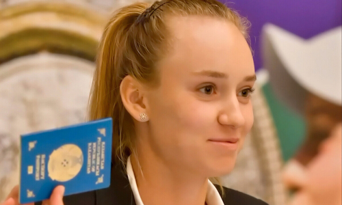 Переход Елены Рыбакиной из России в Казахстан назвали совпадением