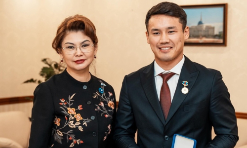 Эксперт раскрыл правду о государственной награде Еркебулана Токтара