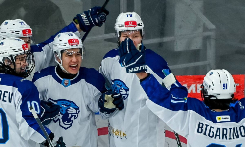 «Снежные Барсы» на двух камбэках вырвали победу в МХЛ