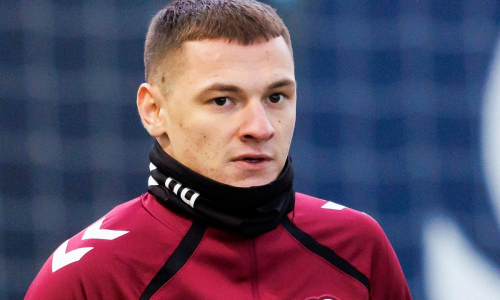 «Хартс» объявил долгожданное решение по Исламу Чеснокову