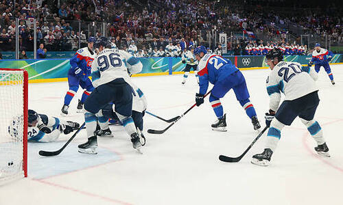 Громкой сенсацией завершился первый матч мужского хоккейного турнира Олимпиады-2026