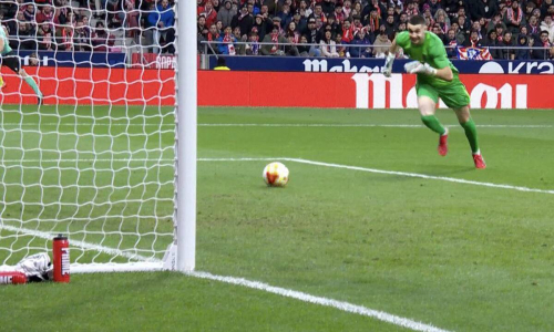 «Барселона» допустила курьезный ляп и забила автогол. Видео