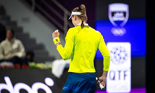 Елена Рыбакина вызвала восторг мощным ударом на турнире в Дохе. Видео