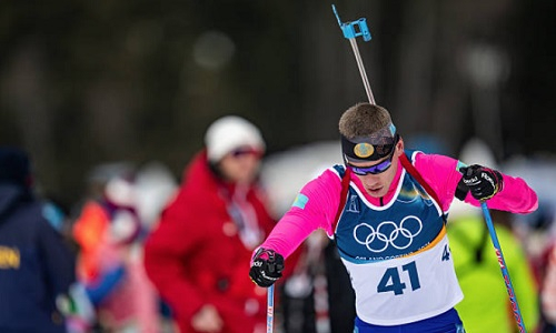 Казахстанский биатлонист пробился в гонку преследования на Олимпиаде-2026
