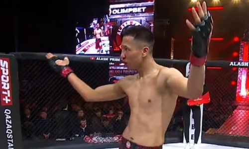 Казахстанский боец устроил шоу и финишировал узбекистанца в первом раунде. Видео