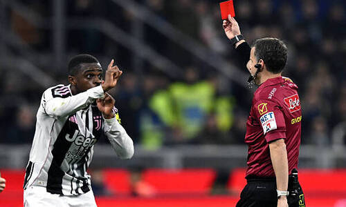 Судья по ошибке удалил игрока в матче «Интер» — «Ювентус». Видео