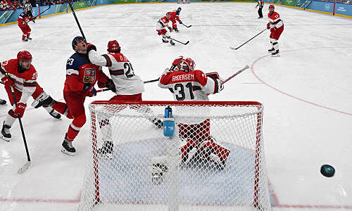 Драмой с пятью шайбами обернулся хоккейный матч Чехия — Дания на Олимпиаде-2026 