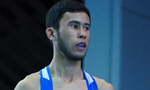 Решением судей закончился бой Казахстан — Узбекистан на малом ЧМ-2026 по боксу